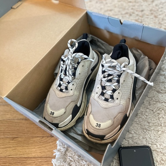 Authentic Balenciaga Triple S Sneakers - Picture 3 of 16